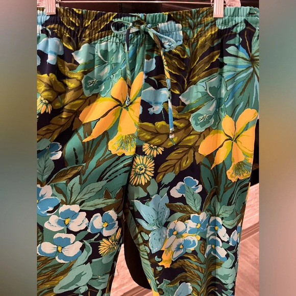 Talbots size Large green floral summer pants - Picture 6 of 9